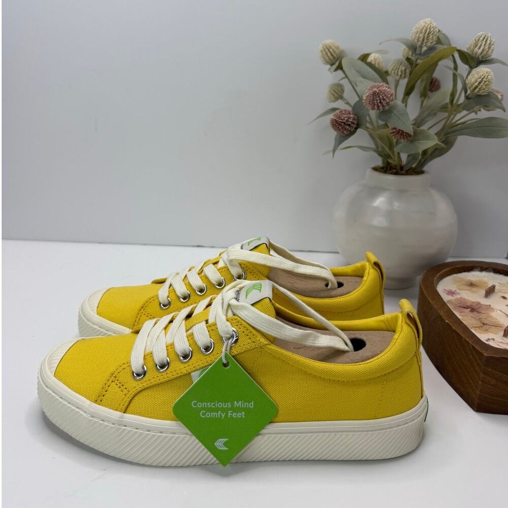 Cariuma OCA Low Casual Canvas Sneaker Yellow Women's 7.5 NWOB